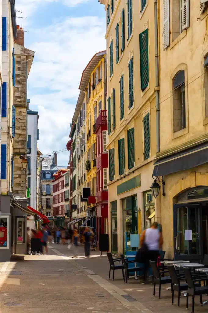location de vacances à Bayonne, petite rue à visiter.